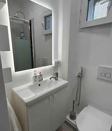 Historic Apt! 2 Steps From The Old Port Genoa